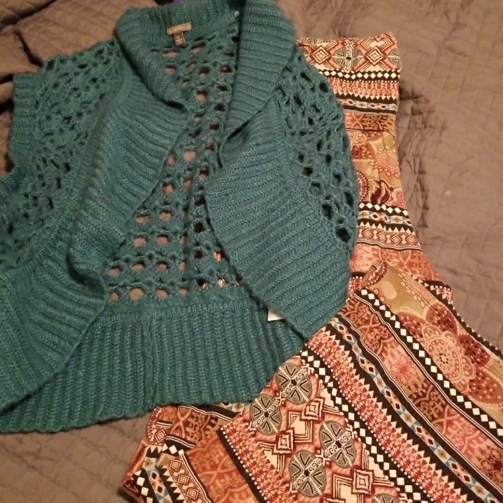 Plazzo pants, no shawl.